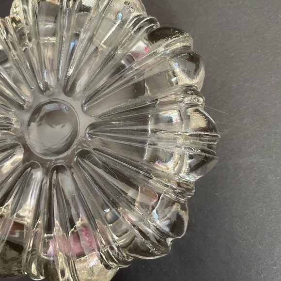 Vintage Crystal Cigar/Cigarette 50s 60s Mid-Century Retro- Daisy Pattern Ashtray - Picture 8 of 8